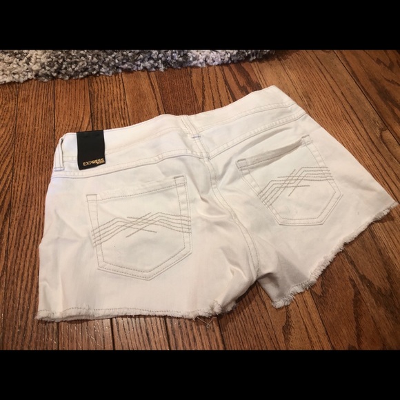 White denim shorts - Picture 2 of 2